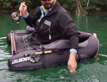 Souboj s krásným duhákem v čisté vodě. Tyto momentky jsou stejně nejlepší!