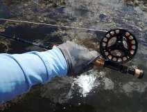 Rybářská košile Simms Intruder BiComp - Strečové rukavy v kombinaci se Simms UV rukavicemi