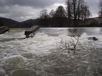 Pod jezem u skláren v Sázavě