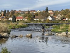 "Od vody" - Dva jezy, dva příběhy