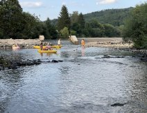 Sázava - vodácký ruch pod jezem ve Čtyřkolech