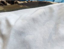Vnitřní povrch a struktura materiálu u trika SolarFlex® v barevném provedení Riparian Camo s technologií VEIL Camo - velice oblíbené muškaři na Novém Zélandu!