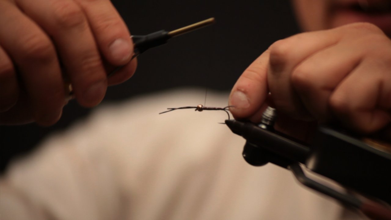 Fly Tying, Dronestone; Tying in the rubber legs