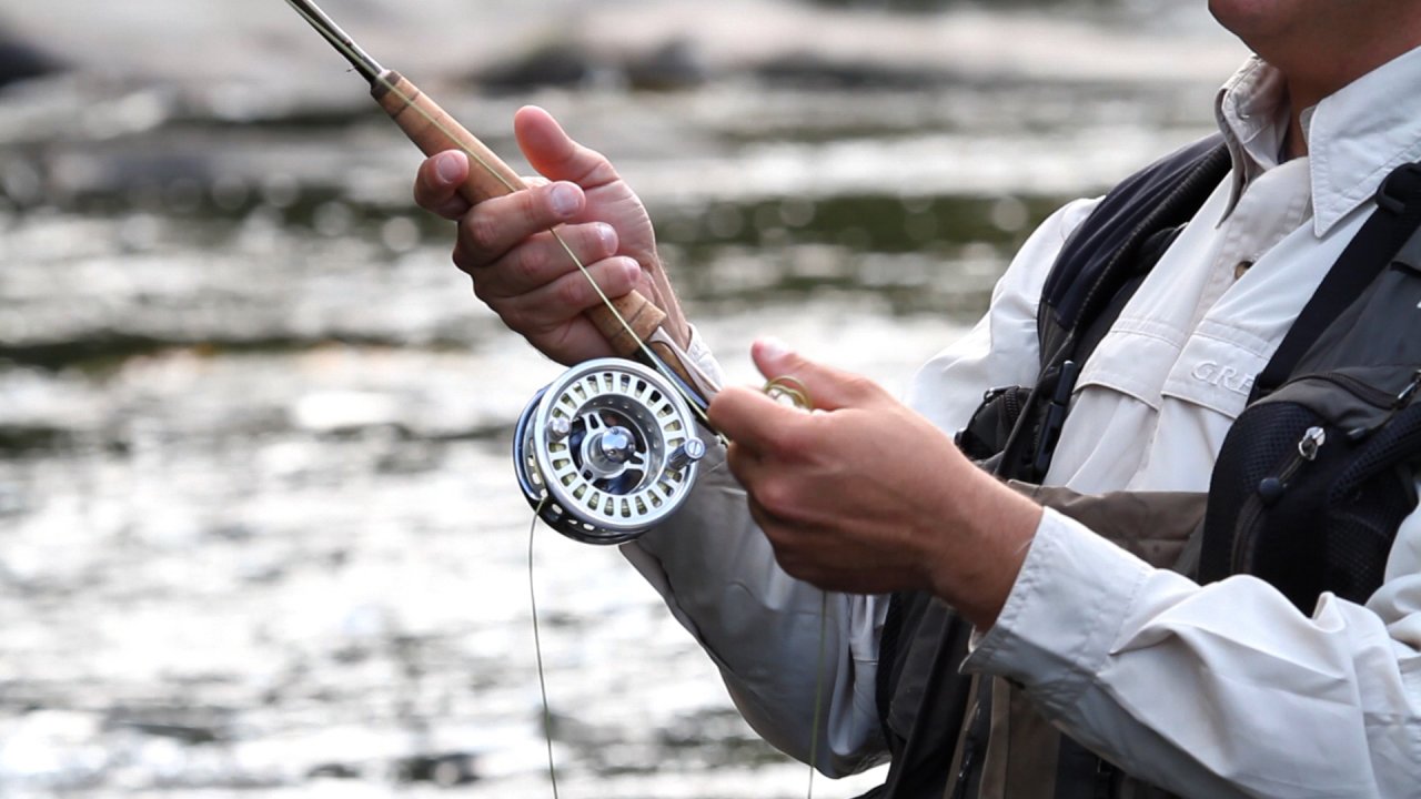French/Spanish Style, Hand Twist Retrieve; Aaron covers a line management technique. (opposite angle)