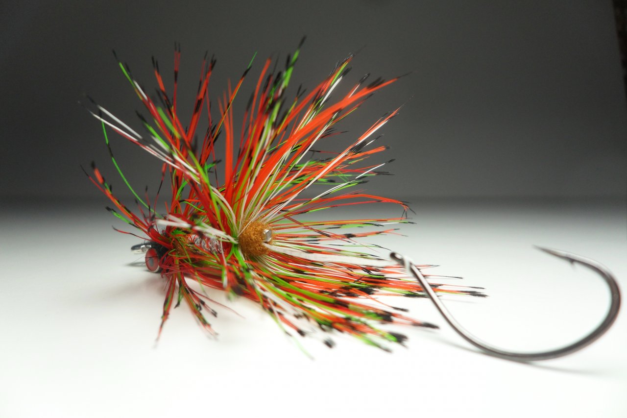 A ball of dubbing is used to prevent the hackle fibers from collapsing when wet