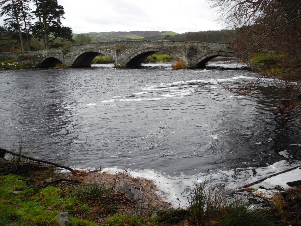 Dee at Llandderfel