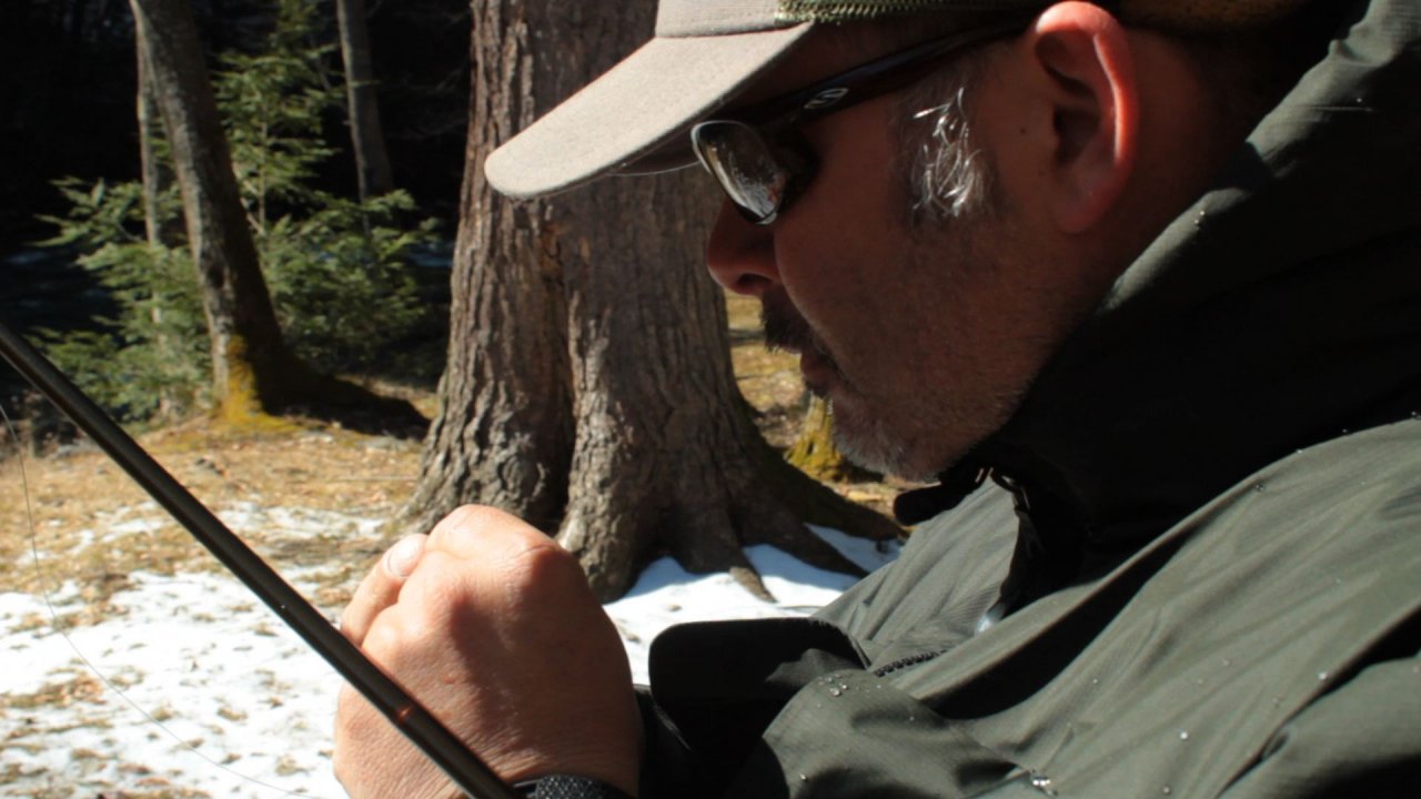 Aaron ties on a fly in a segment before starting his on stream illustrations