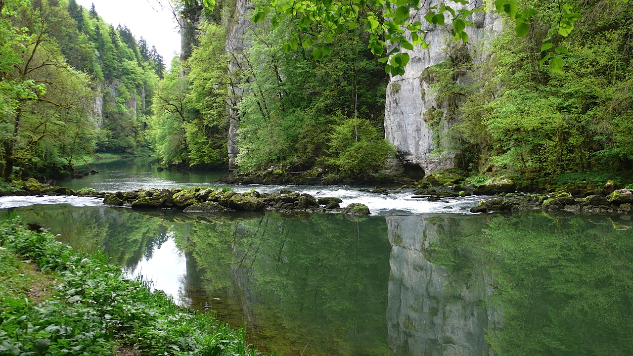 � Le Doubs � a famous river in France