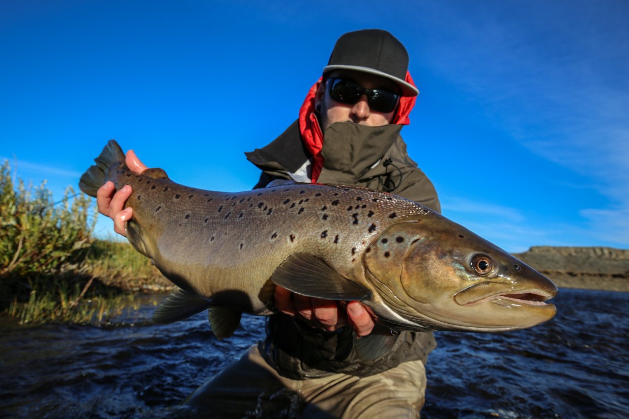 Jozef se sv�m prvn�m argentinsk�m pstruhem