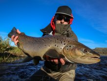 Jozef se svým prvním argentinským pstruhem