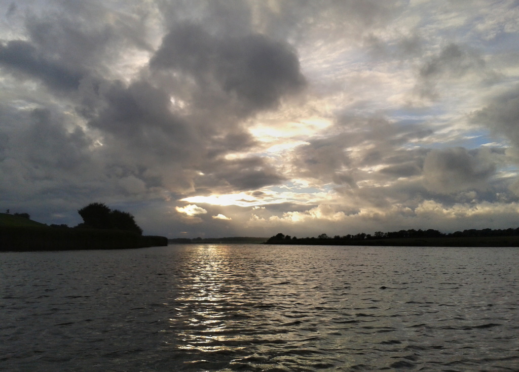 Z�pad slunce nad z�tokou