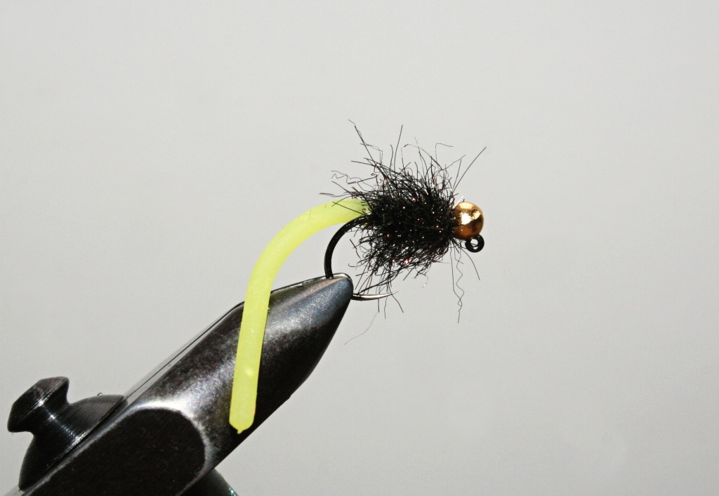 Black & Chartreuse Squirmy Tail Jig - Vzor pou�iteln� i p�i jezern�m mu�ka�en�