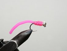 SH Hot Pink Worm Jig - Neodolatelný červí vzor pro říční salmonidy a bílou rybu
