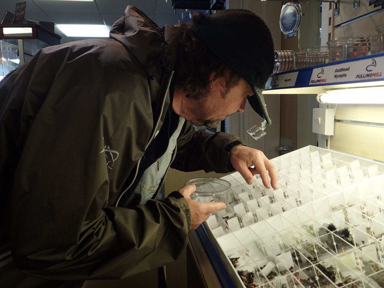 Dopln�n� krabi�ek v ryb��sk� chat�