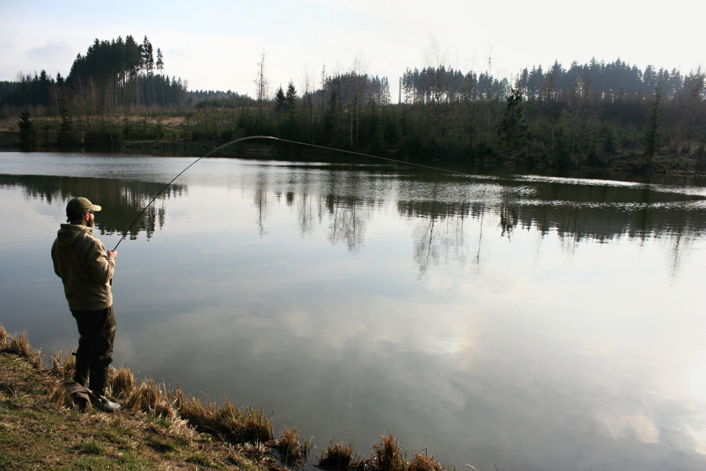 Kdy� se to kapku zvrtne a "pov�s�te" nezn�m� monstrum! Kapr, amur, tolsto...? :-)