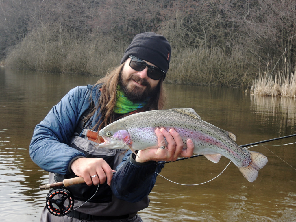 Nebo� i v chladn�m a nevl�dn�m po�as�, kdy ostatn� sed� u televize nebo po��ta�e, se daj� nachytat p�kn� ryby!