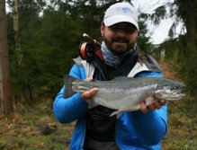 Pěkně stavěný duhák ze začátku úspěšného, leč velice deštivého a větrného dne. Někdy jsou podmínky opravdu tvrdé, ale o to více to může být příznivá vyhlídka pro rybí aktivitu!
