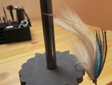 A další pěnový kámoš vašeho vázacího svěráčku.