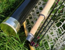 Tradičně a elegantně řešené sedlo navijáku z korku.