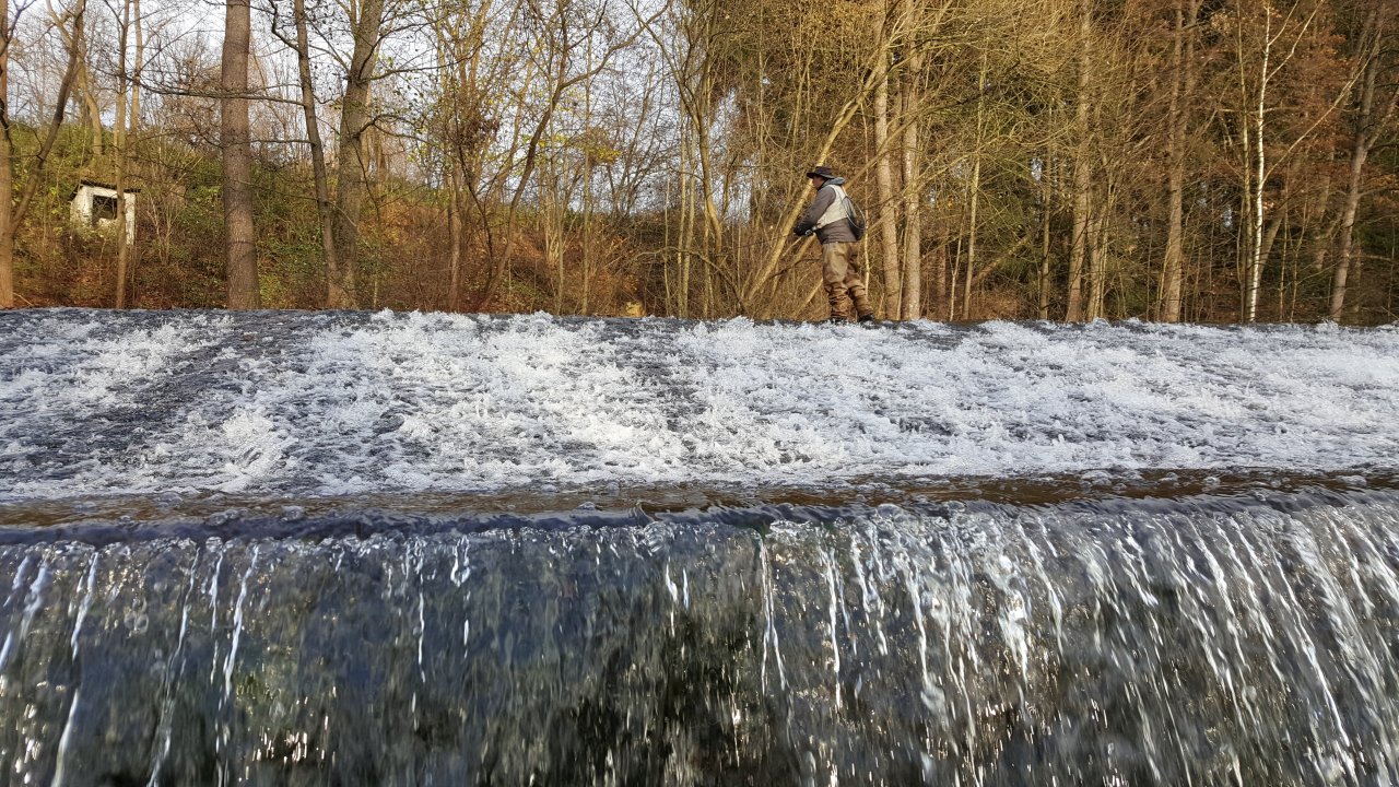 Ryba�en� na jezu