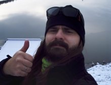 Zimní muškaření umí překvapit! :-) Nikdy ale nic předčasně nevzdávejte a užívejte si každou chvíli u vody a na čerstvém vzduchu! Přeji Vám krásnou zimu, Aleš.
