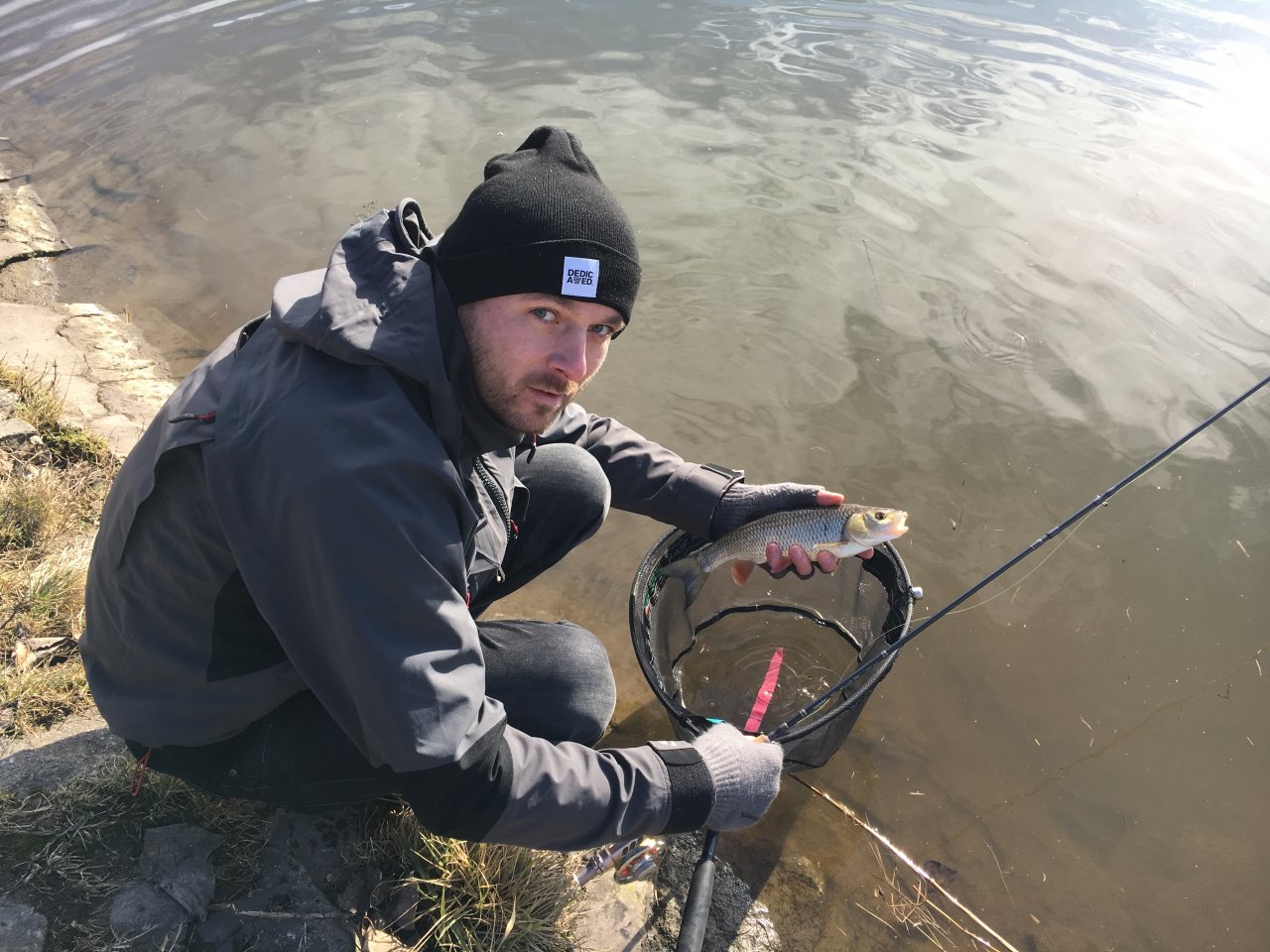 Kamar�d Tom� s �lovkem z velk� �eky