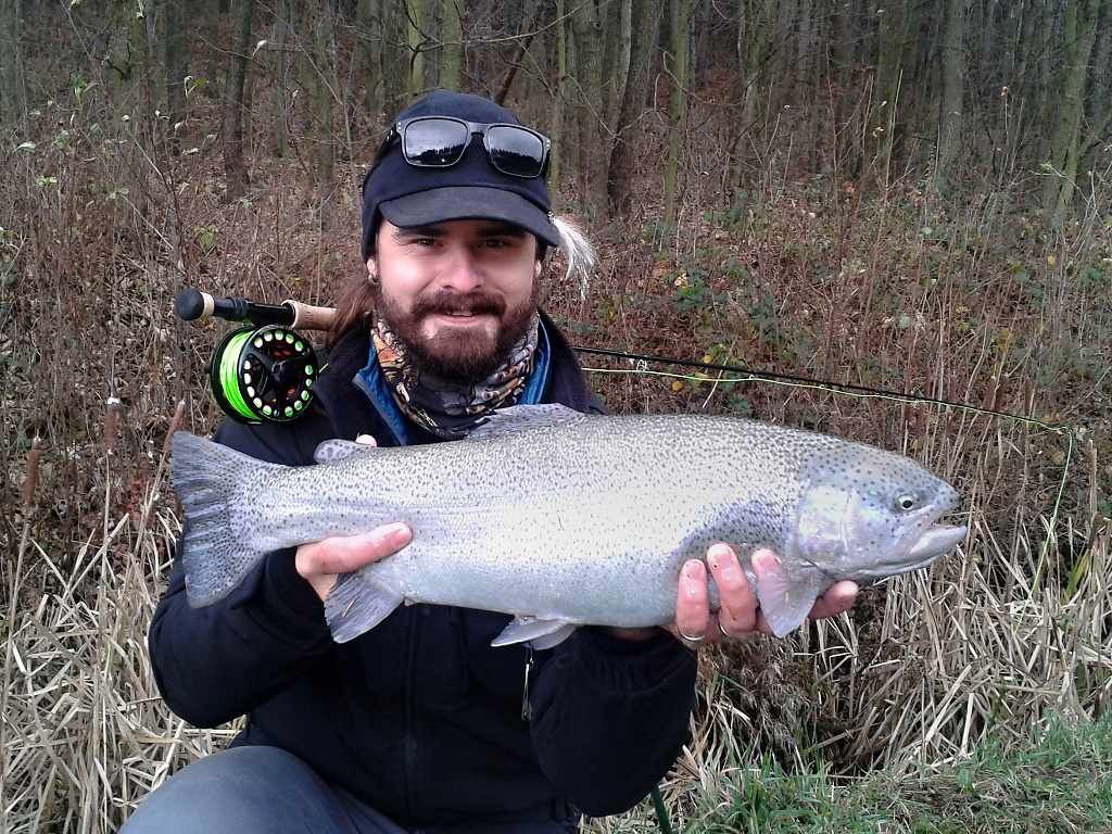 Pozdn� listopadov� �i teplej�� prosincov� dny jsou v�born� pro lov na PK1. Vy��� p�ehrada PK2 je ji� v�t�inou pod ledem, ale na PK1 je st�le je�t� mo�nost s �sp�chem lovit! Mu�ky stahujte pomalu t�sn� nade dnem a bu�te vytrval�! Z�b�r nen� nikdy vylou�en!