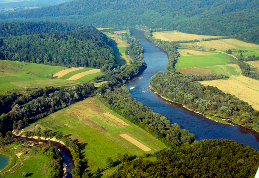 Hoczewka flows into the San