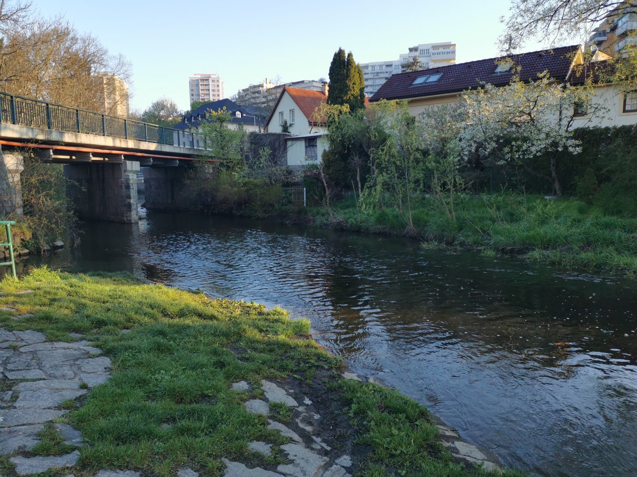 Boti� v Praze Z�b�hlic�ch