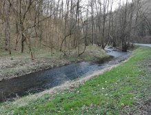 Kačák mezi obcemi Hostim a Svatý Jan pod Skalou