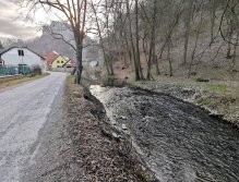 Kačák v obci Svatý Jan pod Skalou