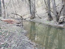 Kačák pod obcí Hostim