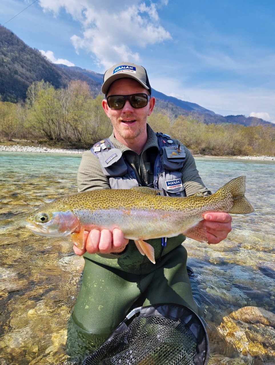 Jarn� mu�ka�sk� v�prava za slovinsk�mi mohyk�ny