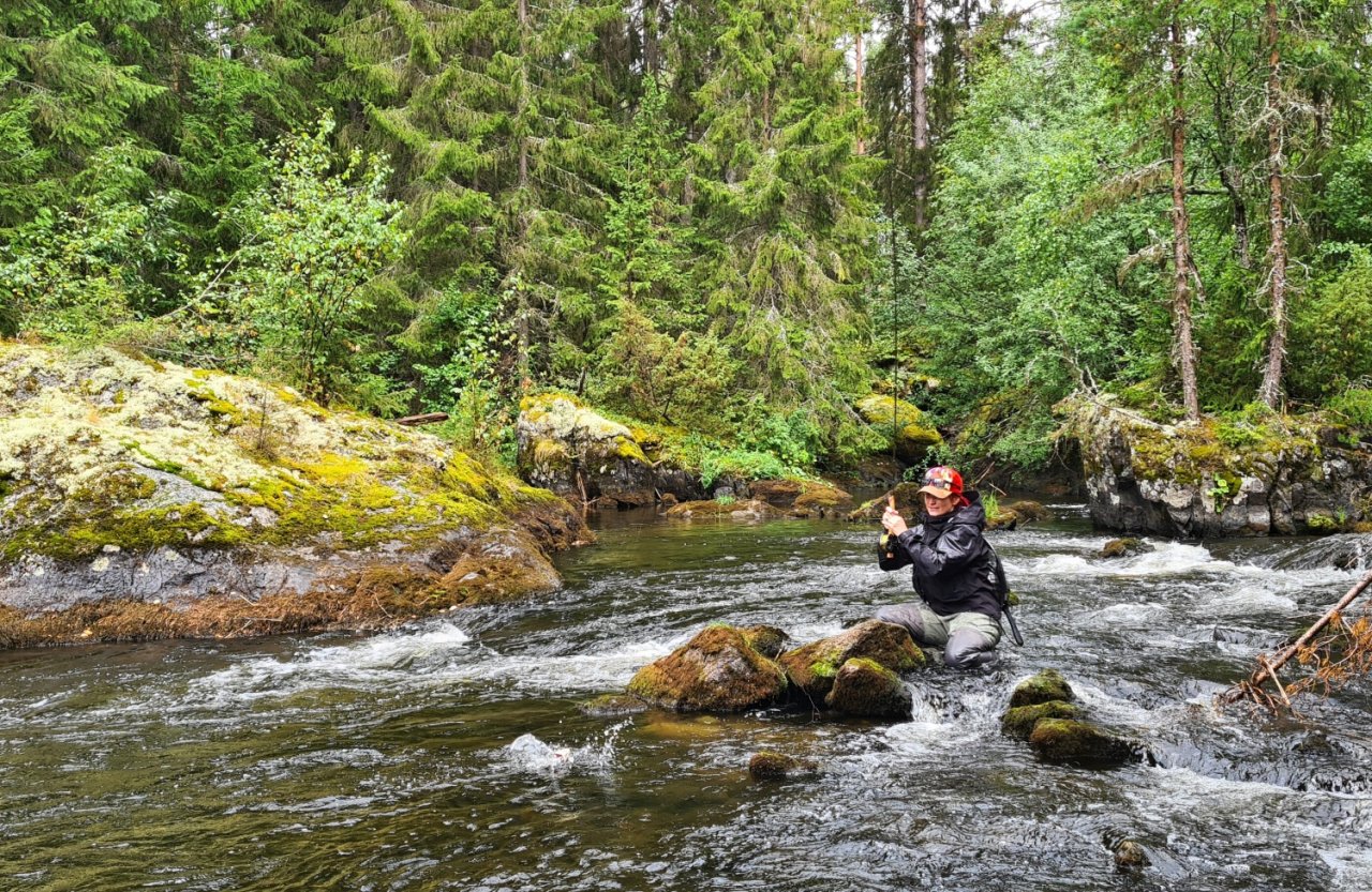 S mu�ka�sk�m prutem ve �v�dsku t�ikr�t za sebou