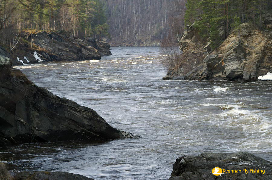 Glomma pod vodop�dy Eidsfossen