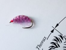 Další skvělý vzor na lipany a pstruhy duhové - Růžový blešivec se zátěží typu BANANA