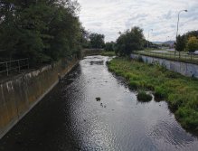 Litavka z pěší lávky u Koněpruské