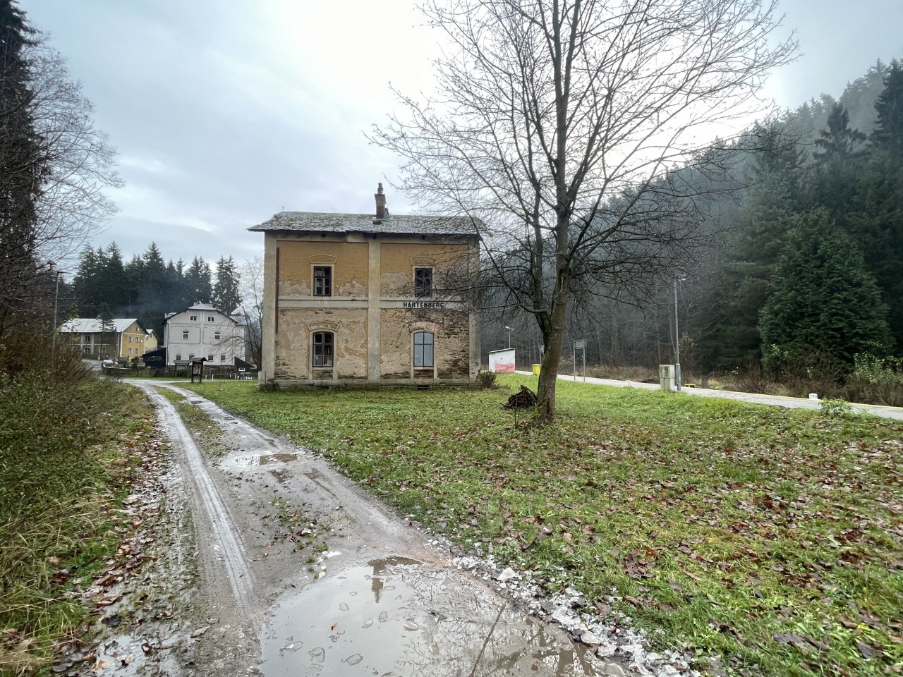 Vlakov� zast�vka H�ebeny