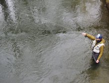 Socha Unanymphera stojí v řece... Počkat, to je Unanympher osobně! :-)