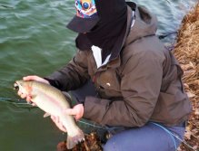 V takové dny se ale dobře a teple oblékněte! Ve studeném a větrném, nebo jasném ovšem mrazivém počasí nikdy nevydržíte příliš dlouho, pokud podceníte otázku kvalitního oblečení! Jakožto 1. spodní vrstvu oblečení doporučuji kompletně z vlny Merino!