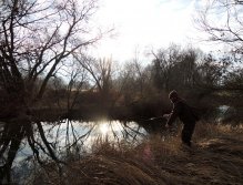 Průzkum řeky pokračuje. Míst, kde by se mohla ukrývat pěkná ryba je zde opravdu hodně. Bohužel se zdá být tento revír často navštěvovaným. V takovém případě raději změňte vaše lovecké teritorium, neboť naděje na úlovek klesá.