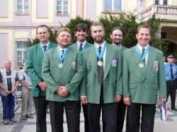 Tým české republiky. zleva: Jája Šram, Pavel Macháň, Tomáš Starýchfojtů, Dan Svrček, Martin Drož a trenér Jiří Klíma