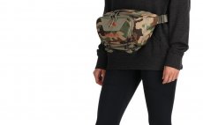 Mu�ka�sk� ledvinka Simms Tributary Hip Pack Woodland Camo