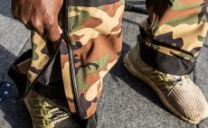 Ryb��sk� kalhoty na k�andy Simms CX Bib Woodland Camo