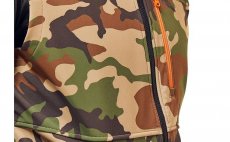 Softshellov� vesta Simms Rogue Vest Woodland Camo