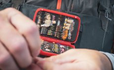 Krabika na muky Fulling Mill Fly Patch Red - V akci