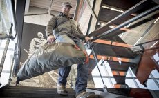 Ta�ka na brod�c� kalhoty a boty Simms - V akci