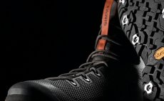 Brod�c� boty Simms G4 Pro Vibram Soles Carbon