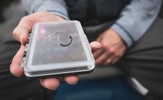 Krabika na muky Fulling Mill Pocket Box Grey - V akci