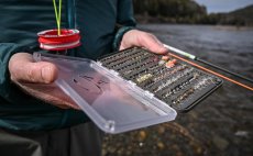 Krabika na muky Fulling Mill Stealth Box Grey - V akci